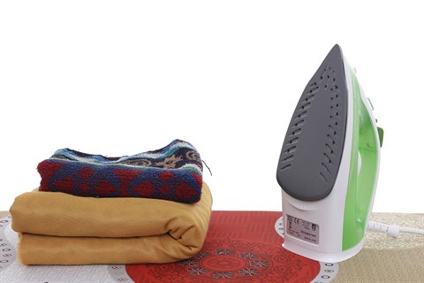 Thiết kế đẹp mắt - Bàn ủi hơi nước Philips GC1426/79