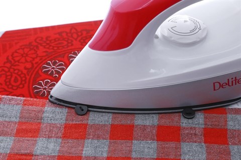 Mũi nhọn, rãnh cúc -Bàn ủi khô Delites BUK03 Hồng