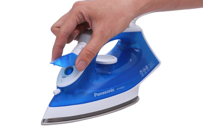 Bàn ủi hơi nước Panasonic NI-M300TARA 1800W Màu Xanh Dương