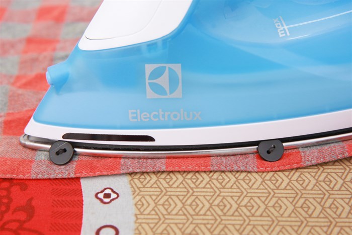 Bàn ủi hơi nước Electrolux ESI4017 1600W Màu Xanh Dương