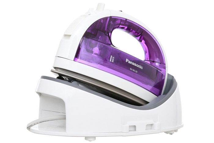 Bàn ủi hơi nước không dây Panasonic NI-WL30VRA 1550W Màu Tím than