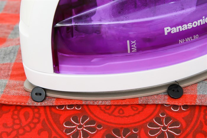Bàn ủi hơi nước không dây Panasonic NI-WL30VRA 1550W Màu Tím than