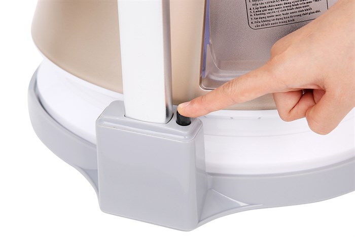 Bàn ủi hơi nước đứng Kangaroo KG-75B6 1580W Màu Vàng