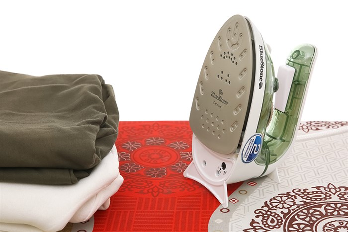 Bàn ủi hơi nước BlueStone SIB-3819 1200W Màu Trắng - Xanh lá