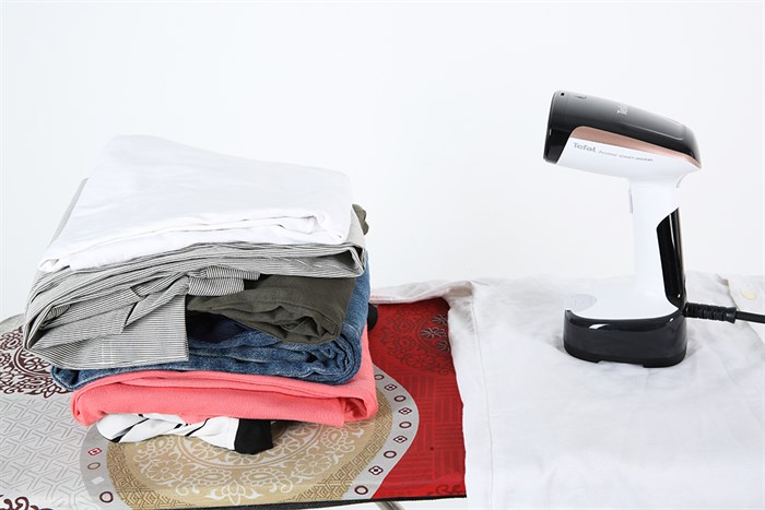 Bàn ủi cầm tay Tefal DT3030E0 1300W Màu Trắng - Đen