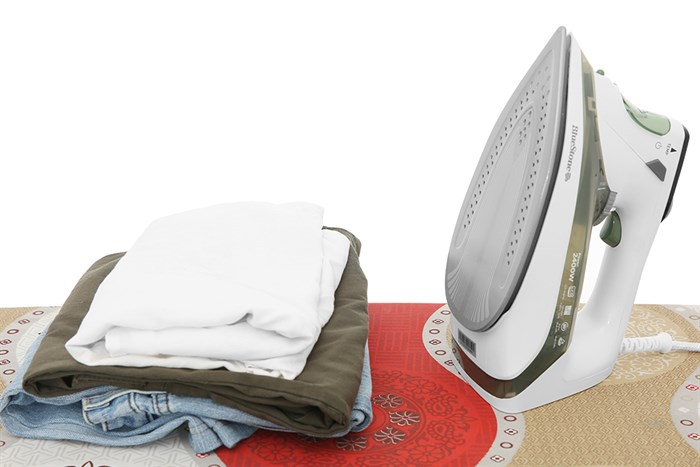 Bàn ủi hơi nước BlueStone SIB-3879 2400W Màu Trắng - Xanh lá