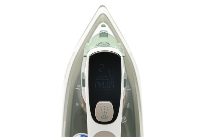 Bàn ủi hơi nước BlueStone SIB-3879 2400W Màu Trắng - Xanh lá