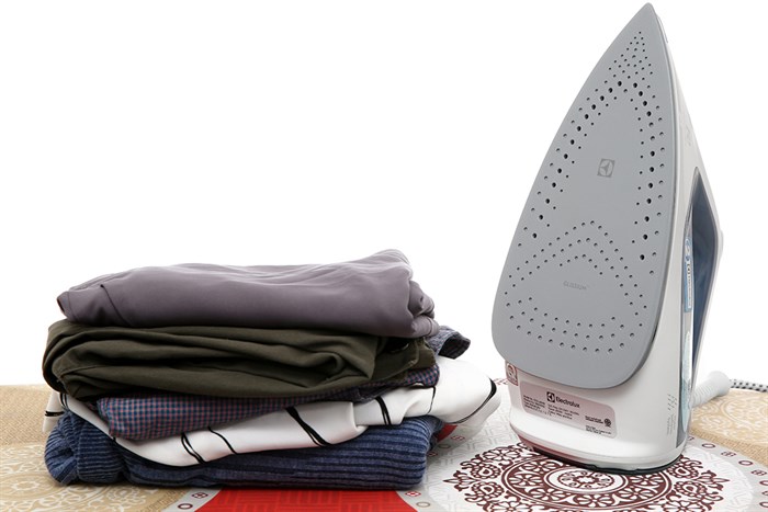 Bàn ủi hơi nước Electrolux E7SI1-60WB 2400W Màu Trắng - Xanh