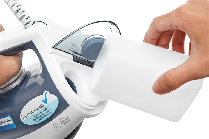 Bàn ủi hơi nước Electrolux E7SI1-60WB 2400W Màu Trắng - Xanh