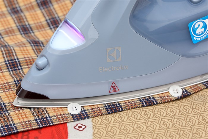Bàn ủi hơi nước Electrolux E7SI1-80DB 2600W Màu Xanh