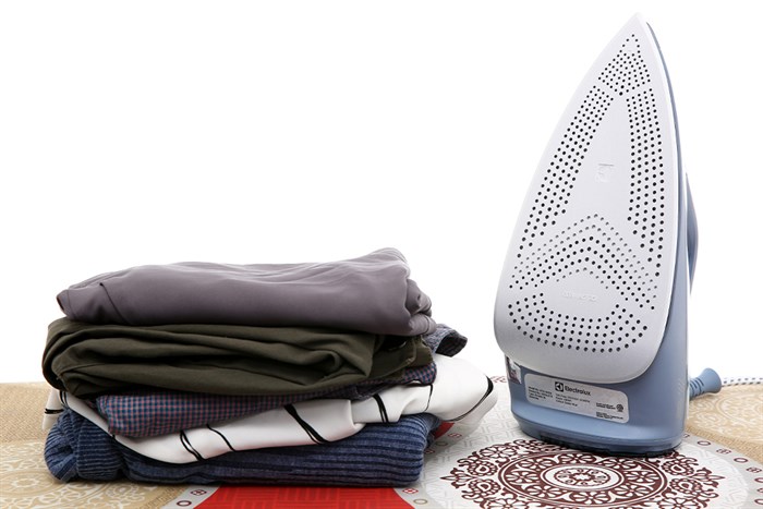 Bàn ủi hơi nước Electrolux E7SI1-80DB 2600W Màu Xanh