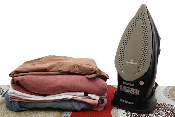 Bàn ủi hơi nước không dây BlueStone SIB-3854 2400W Màu Tím