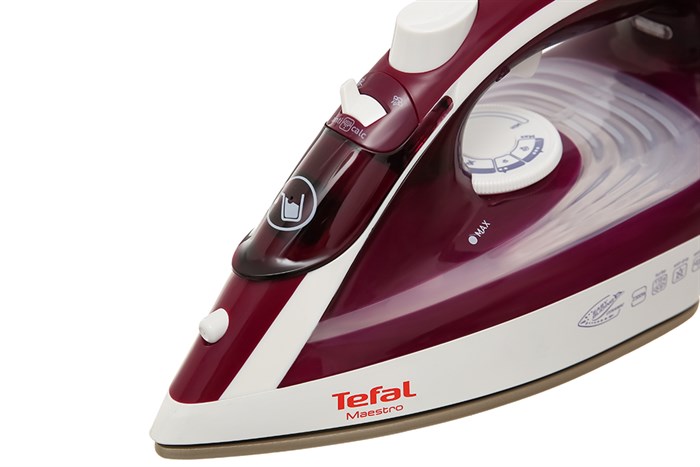 Bàn ủi hơi nước Tefal FV1844E0 2400W Màu Đỏ đô