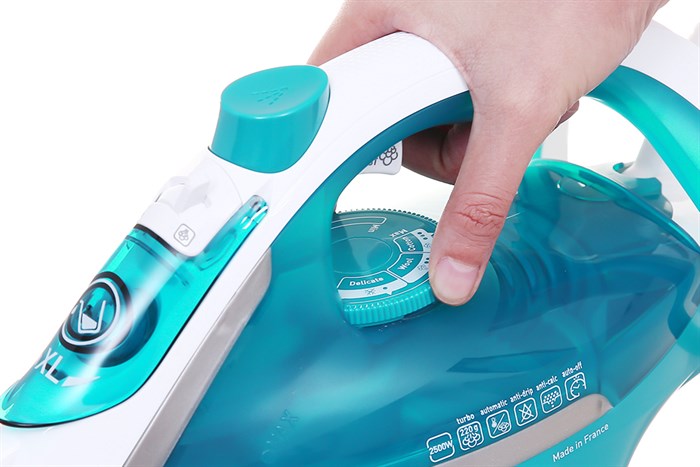 Bàn ủi hơi nước Tefal FV5737E0 2600W Màu Trắng - Xanh