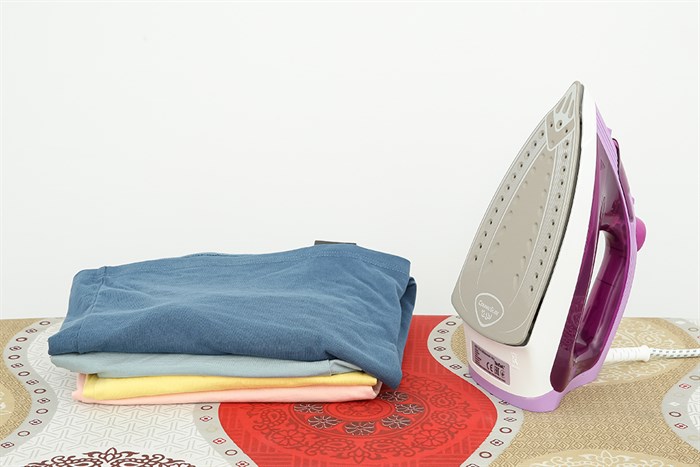 Bàn ủi hơi nước Tefal Easy Steam FV1955E0 1400W Màu Tím