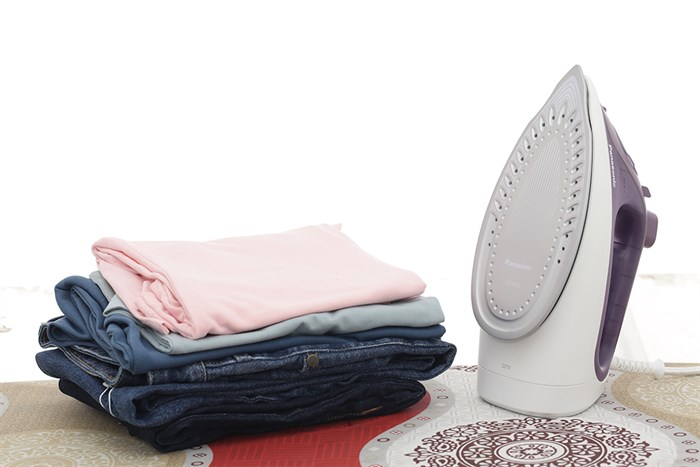 Bàn ủi hơi nước Panasonic NI-S630VRA 2400W Màu Tím