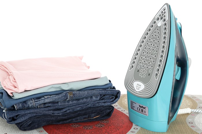 Bàn ủi hơi nước Tefal Express Steam FV2867E0 2500W