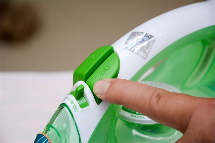 Bàn là hơi nước Philips GC1020 Màu Xanh ngọc