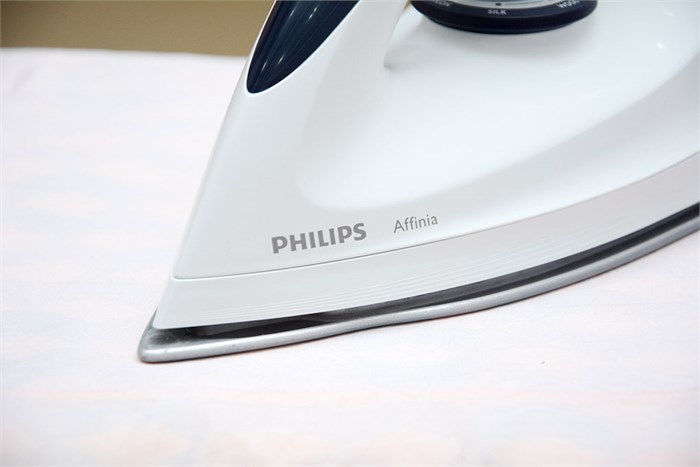 Bàn ủi khô Philips GC160 1200W Màu Trắng - Tím