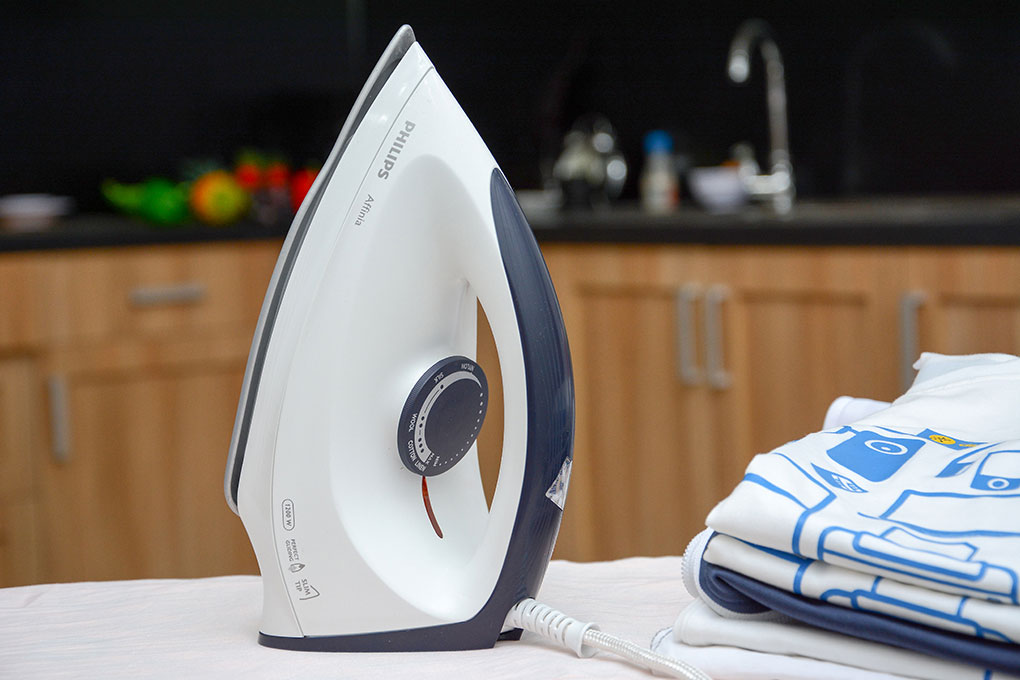 Bàn ủi khô Philips GC160 1200W Màu Trắng - Tím
