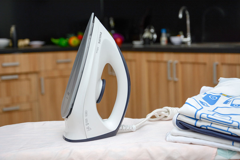 Bàn ủi khô Philips GC160 1200W Màu Trắng - Tím
