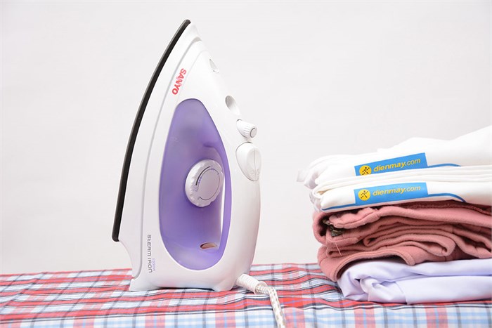 Bàn ủi hơi nước Sanyo A-S178 Màu Trắng - Tím