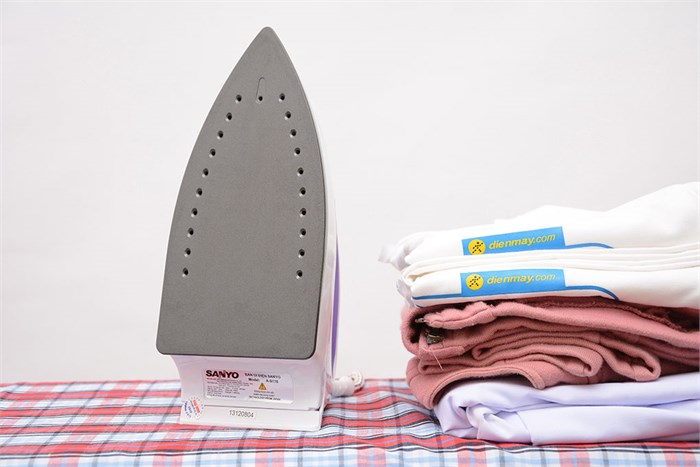 Bàn ủi hơi nước Sanyo A-S178 Màu Trắng - Tím
