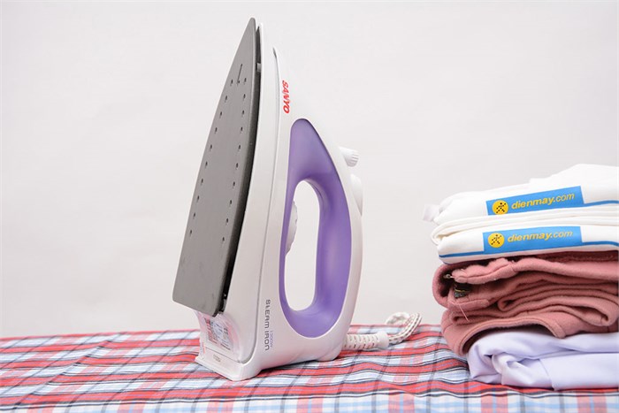 Bàn ủi hơi nước Sanyo A-S178 Màu Trắng - Tím