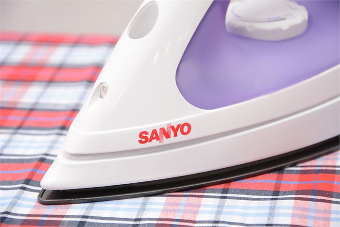 Bàn ủi hơi nước Sanyo A-S178 Màu Trắng - Tím