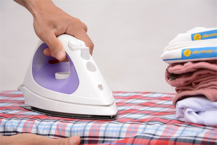 Bàn ủi hơi nước Sanyo A-S178 Màu Trắng - Tím