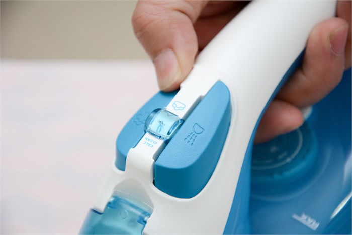 Bàn là hơi nước Philips GC2910 Màu Trắng - Xanh