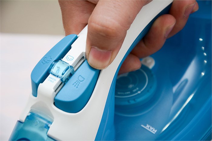 Bàn là hơi nước Philips GC2910 Màu Trắng - Xanh