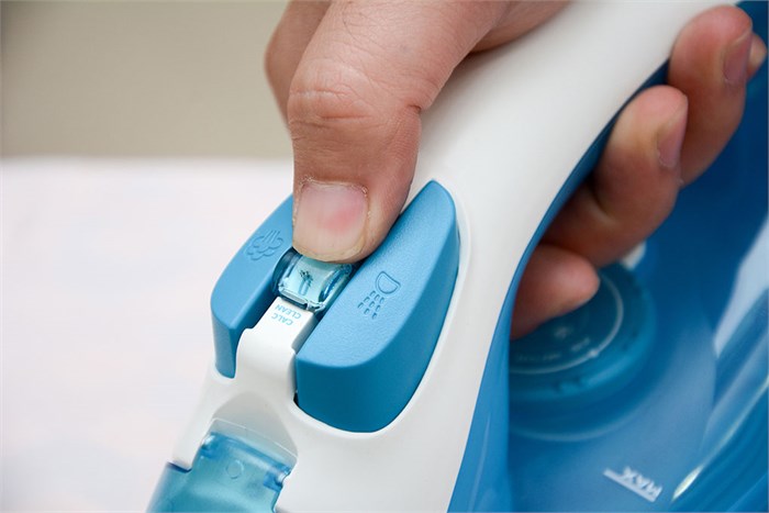 Bàn là hơi nước Philips GC2910 Màu Trắng - Xanh