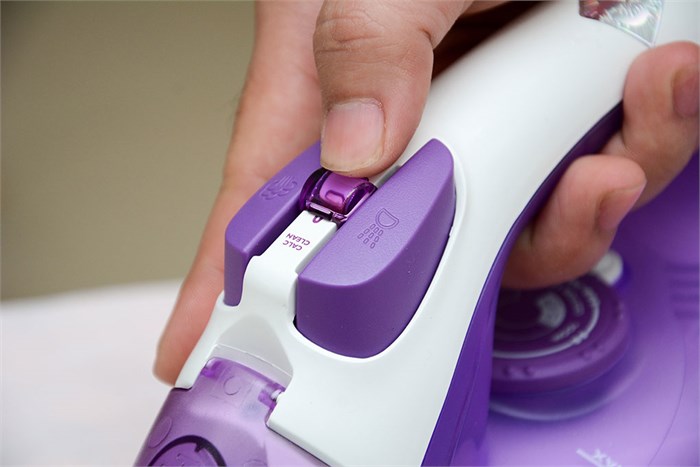 Bàn ủi hơi nước Philips GC2930 Màu Trắng - Tím