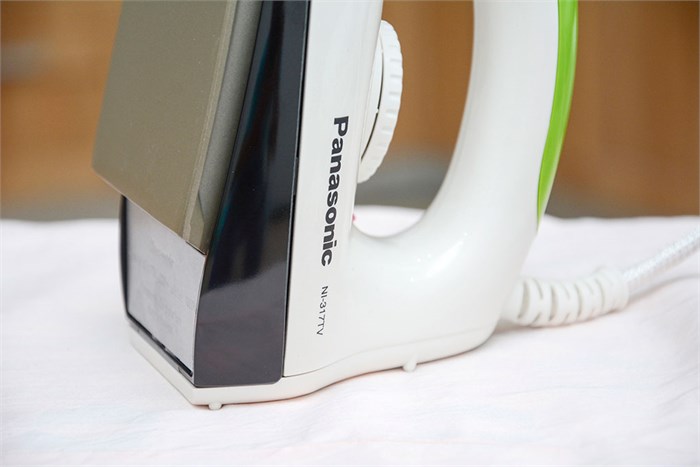 Bàn ủi khô Panasonic PABU-NI-317TXRA 1000W Màu Trắng - Xanh lá