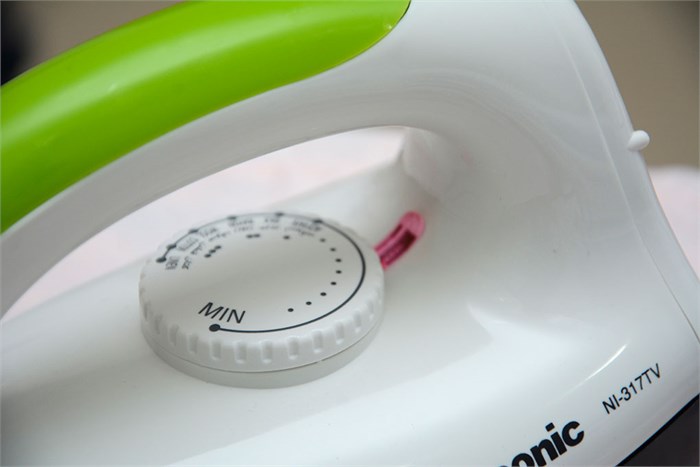 Bàn ủi khô Panasonic PABU-NI-317TXRA 1000W Màu Trắng - Xanh lá