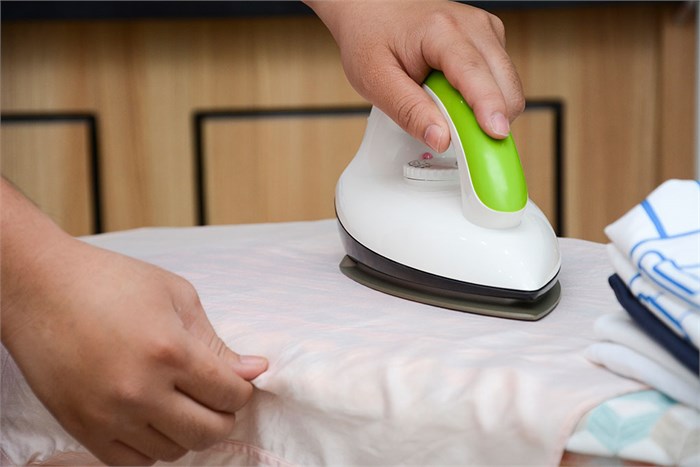 Bàn ủi khô Panasonic PABU-NI-317TXRA 1000W Màu Trắng - Xanh lá