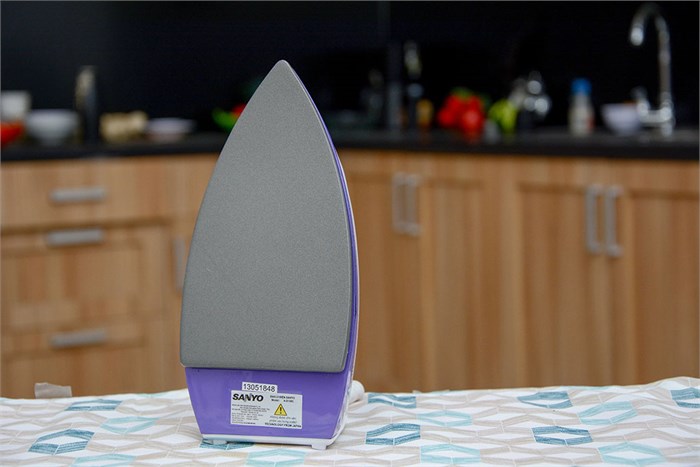 Bàn ủi khô Sanyo A-D1282 Màu Trắng - Tím
