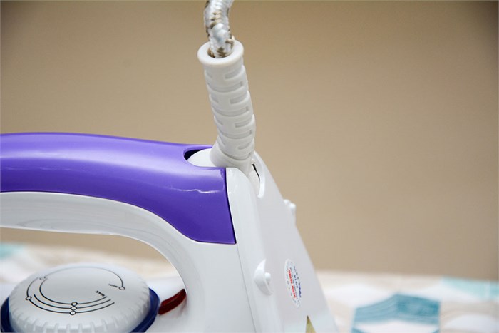 Bàn ủi khô Sanyo A-D1282 Màu Trắng - Tím