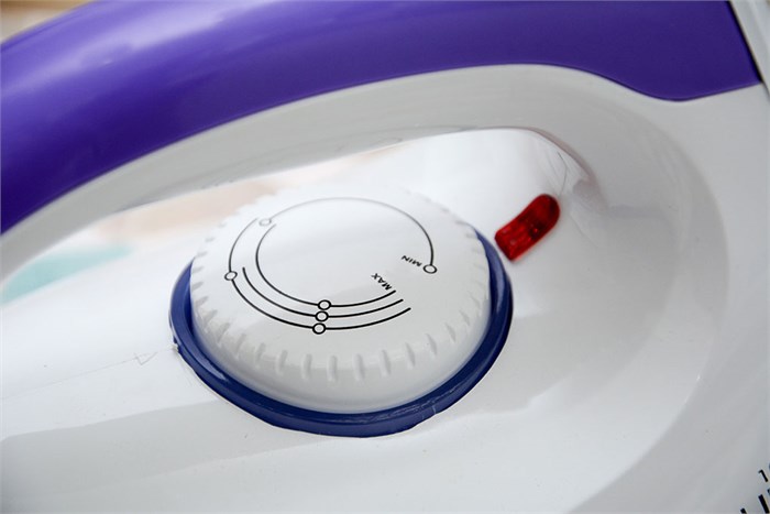 Bàn ủi khô Sanyo A-D1282 Màu Trắng - Tím