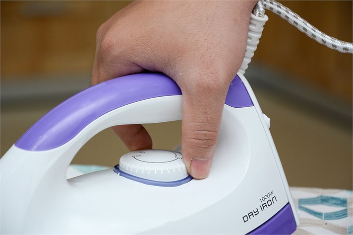 Bàn ủi khô Sanyo A-D1282 Màu Trắng - Tím