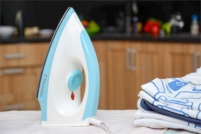 Bàn ủi khô Electrolux EDI120