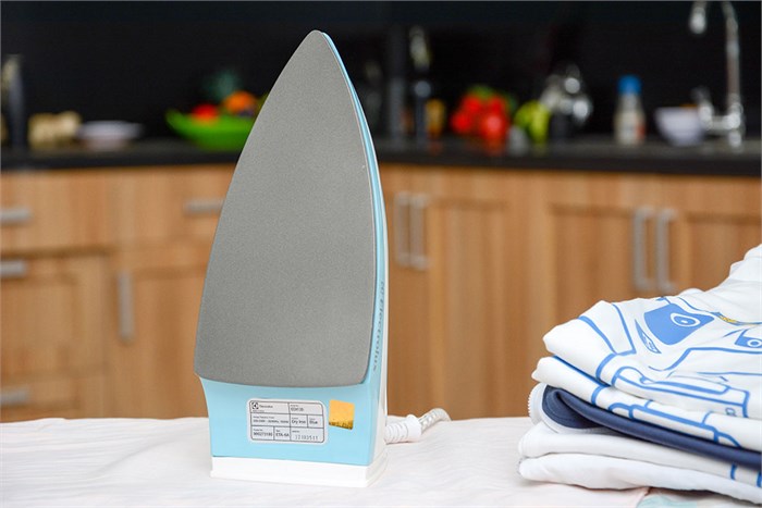 Bàn ủi khô Electrolux EDI120