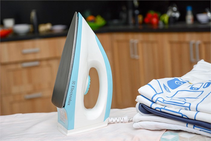 Bàn ủi khô Electrolux EDI120