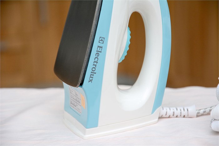 Bàn ủi khô Electrolux EDI120