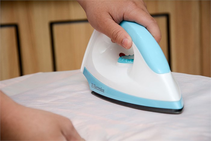 Bàn ủi khô Electrolux EDI120