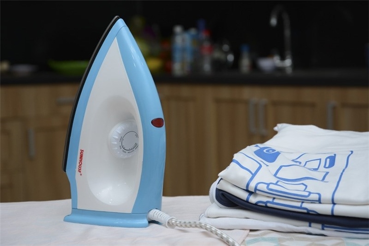 Bàn là Sunhouse SHDI1071 Màu Trắng - Xanh