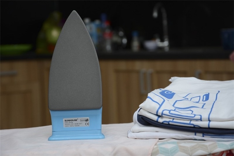 Bàn là Sunhouse SHDI1071 Màu Trắng - Xanh