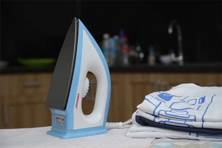 Bàn là Sunhouse SHDI1071 Màu Trắng - Xanh