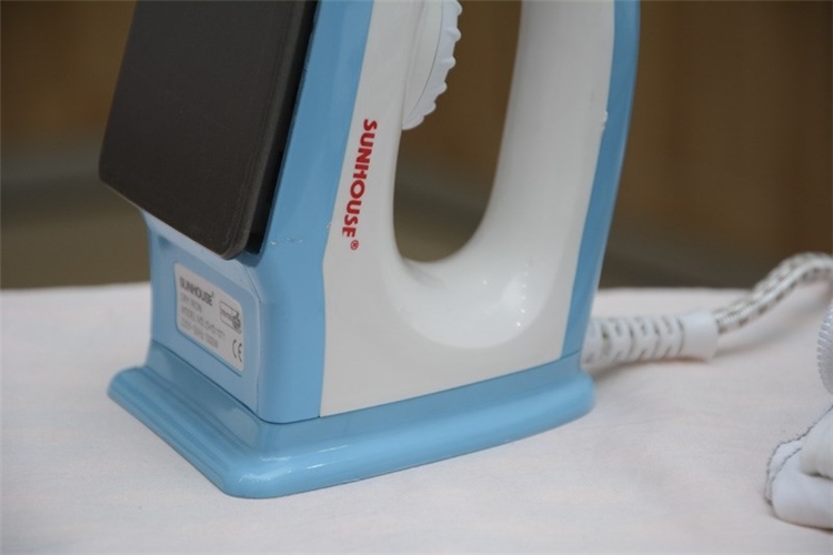 Bàn là Sunhouse SHDI1071 Màu Trắng - Xanh